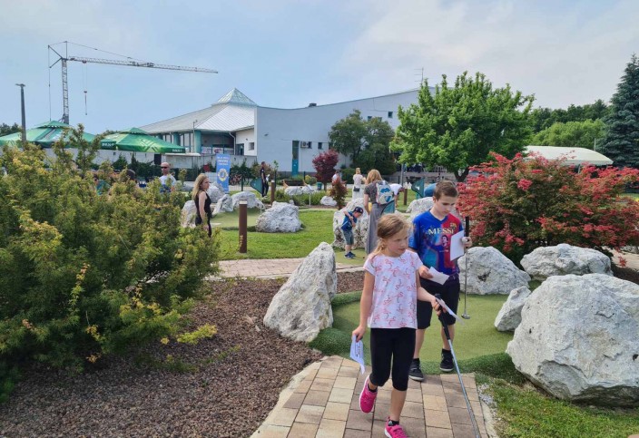 Mladi igrači mini golfa Mini golf u Čakovcu 2021