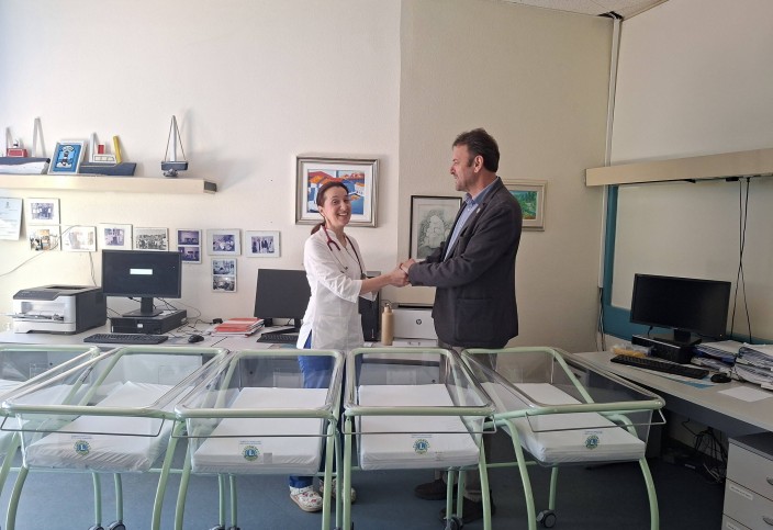 Završnica akcije "Srce pod povećalom" Predsjednik LC Sveti Vlaho uručio kolijevke dr. Dijani Grizelj Kalčić