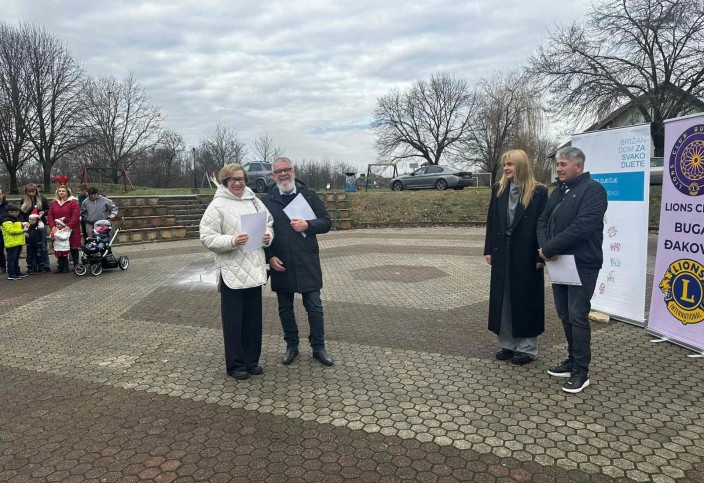Darivanje djece u SOS selu Ladimirevci