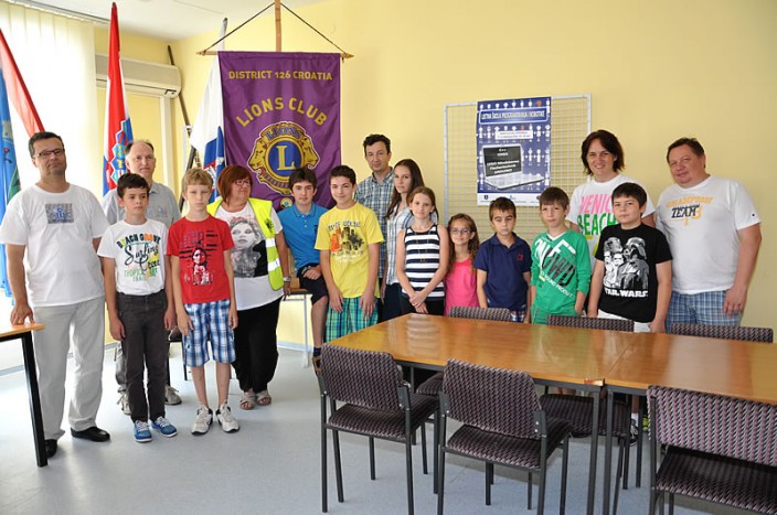 Ljetna škola programiranja i robotike - zajednička slika