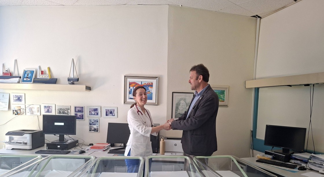 Završnica akcije "Srce pod povećalom" Predsjednik LC Sveti Vlaho uručio kolijevke dr. Dijani Grizelj Kalčić