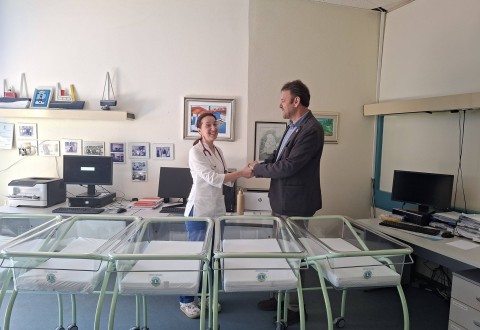 Završnica akcije "Srce pod povećalom" Predsjednik LC Sveti Vlaho uručio kolijevke dr. Dijani Grizelj Kalčić