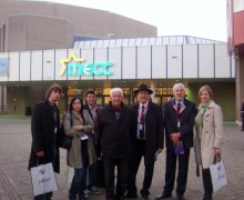 Naša delegacija pred kongresnim centrom u kojem se održava Europa Forum